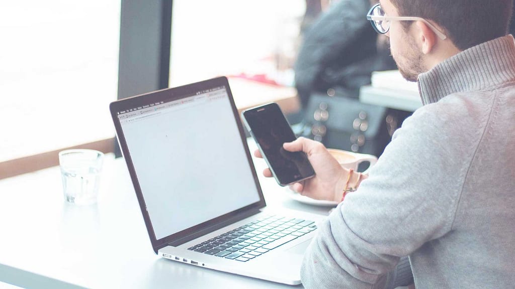 Auxiliar de Depósito y Expedición Automotriz footer bg